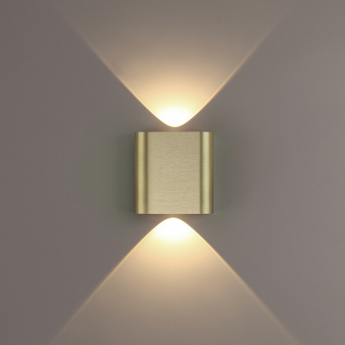 Настенный светодиодный светильник Odeon Light Magnum 7107/2WL